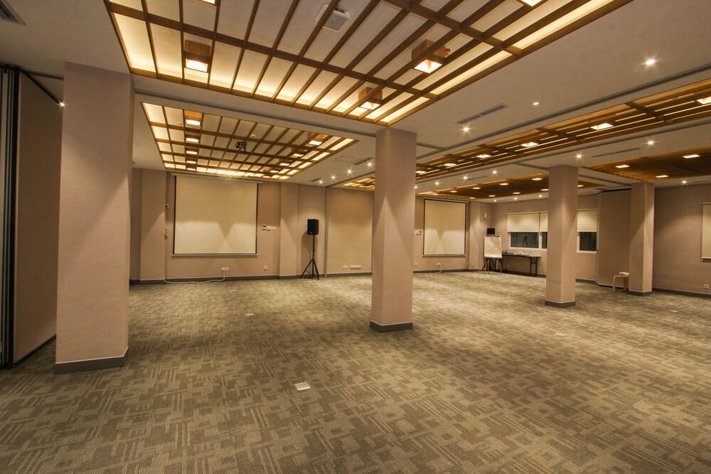 Kuretakeso Kemang Hotel Jakarta Buitenkant foto