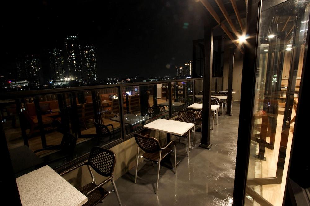 Kuretakeso Kemang Hotel Jakarta Buitenkant foto