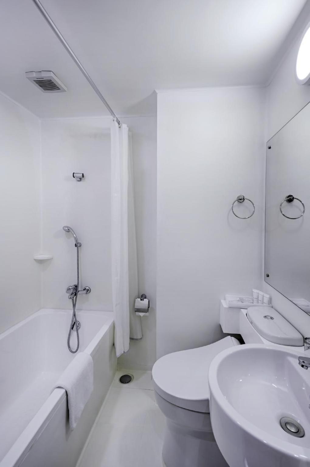 Kuretakeso Kemang Hotel Jakarta Buitenkant foto