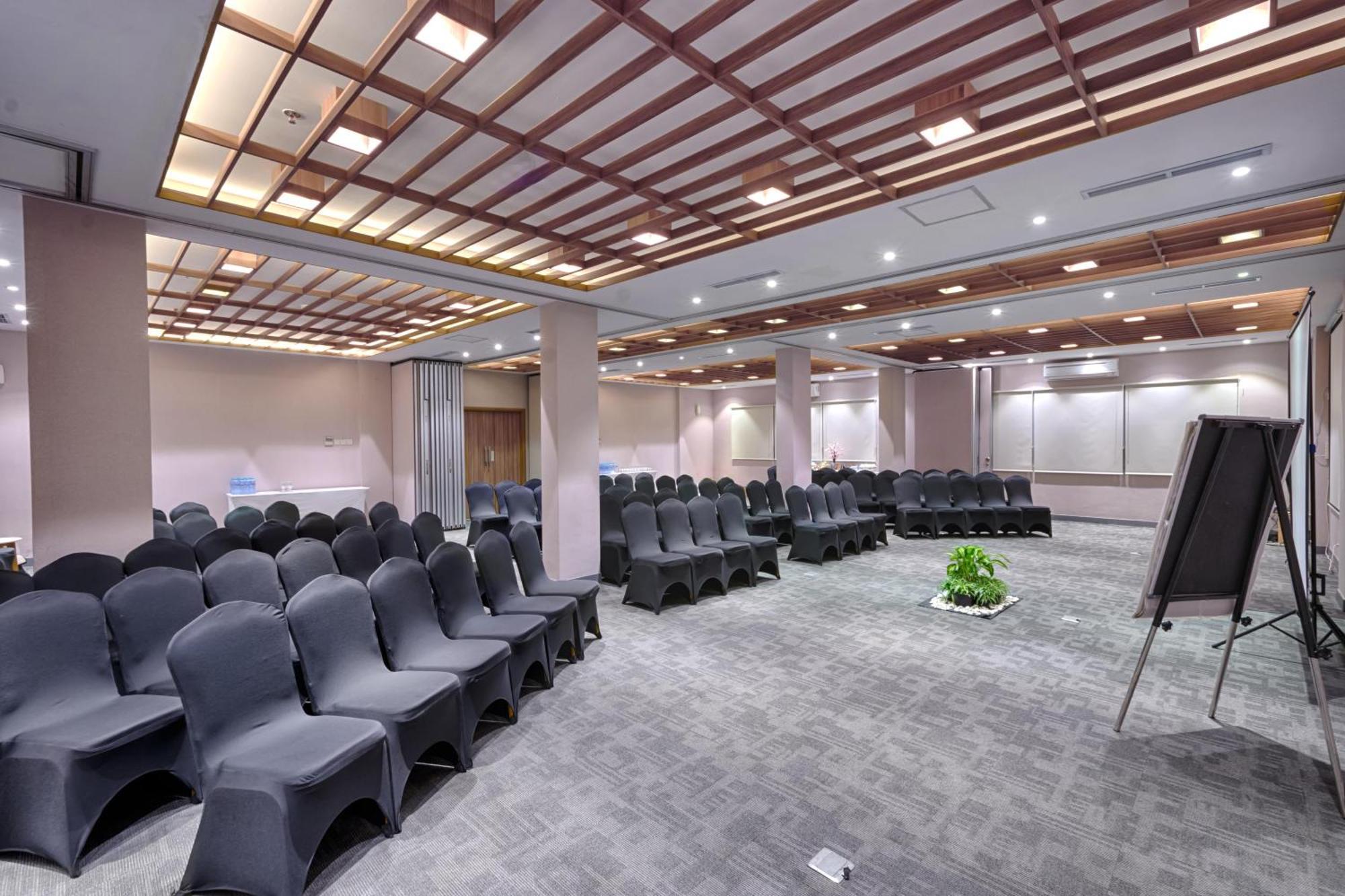 Kuretakeso Kemang Hotel Jakarta Buitenkant foto