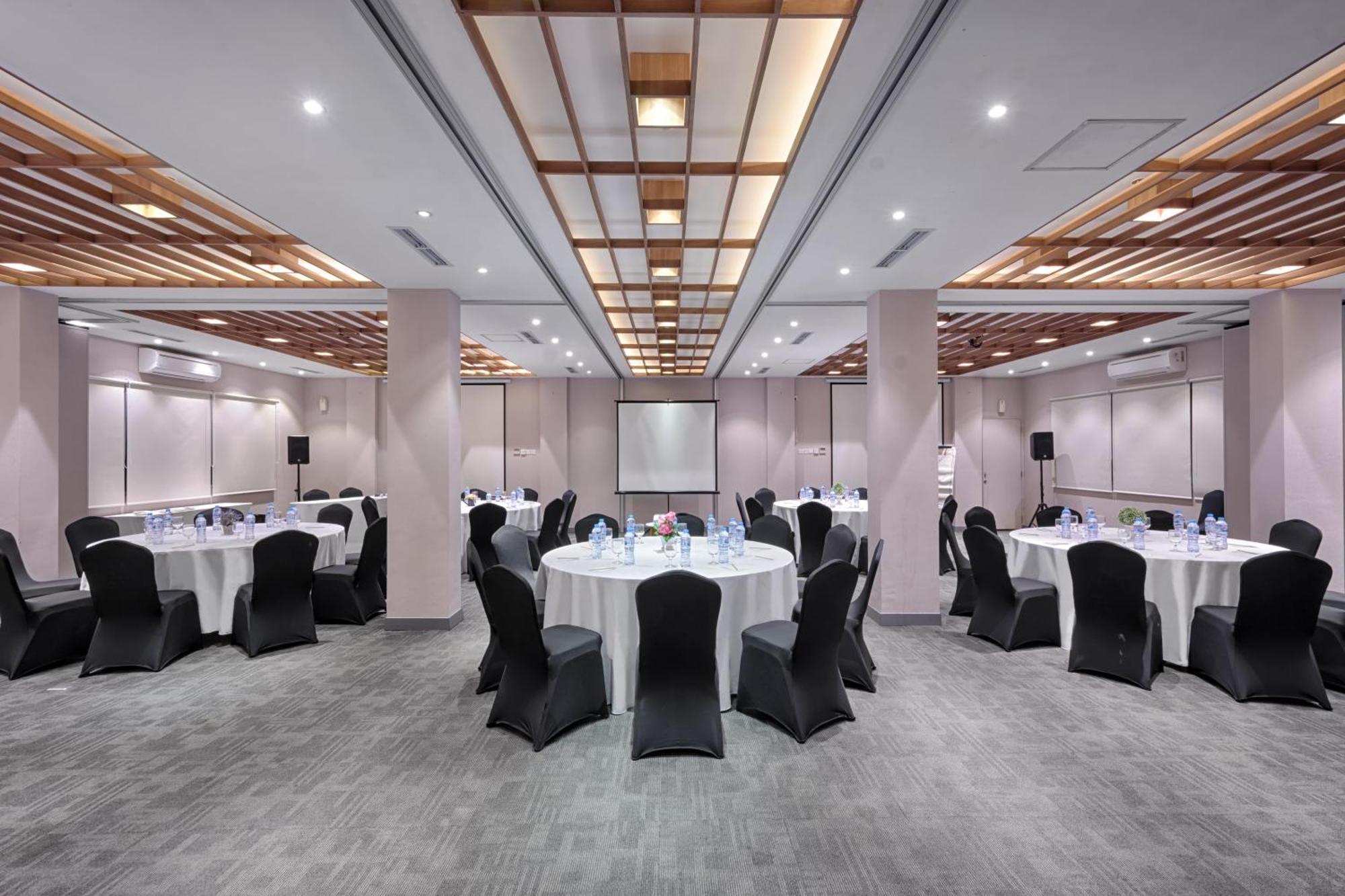 Kuretakeso Kemang Hotel Jakarta Buitenkant foto