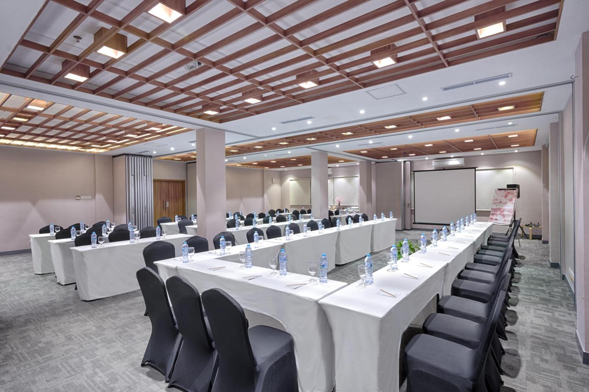 Kuretakeso Kemang Hotel Jakarta Buitenkant foto