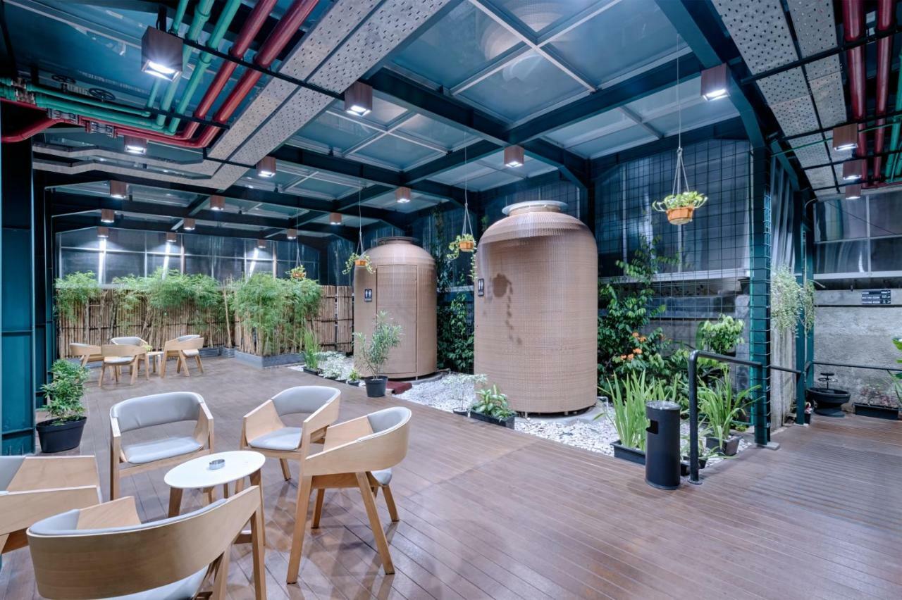 Kuretakeso Kemang Hotel Jakarta Buitenkant foto